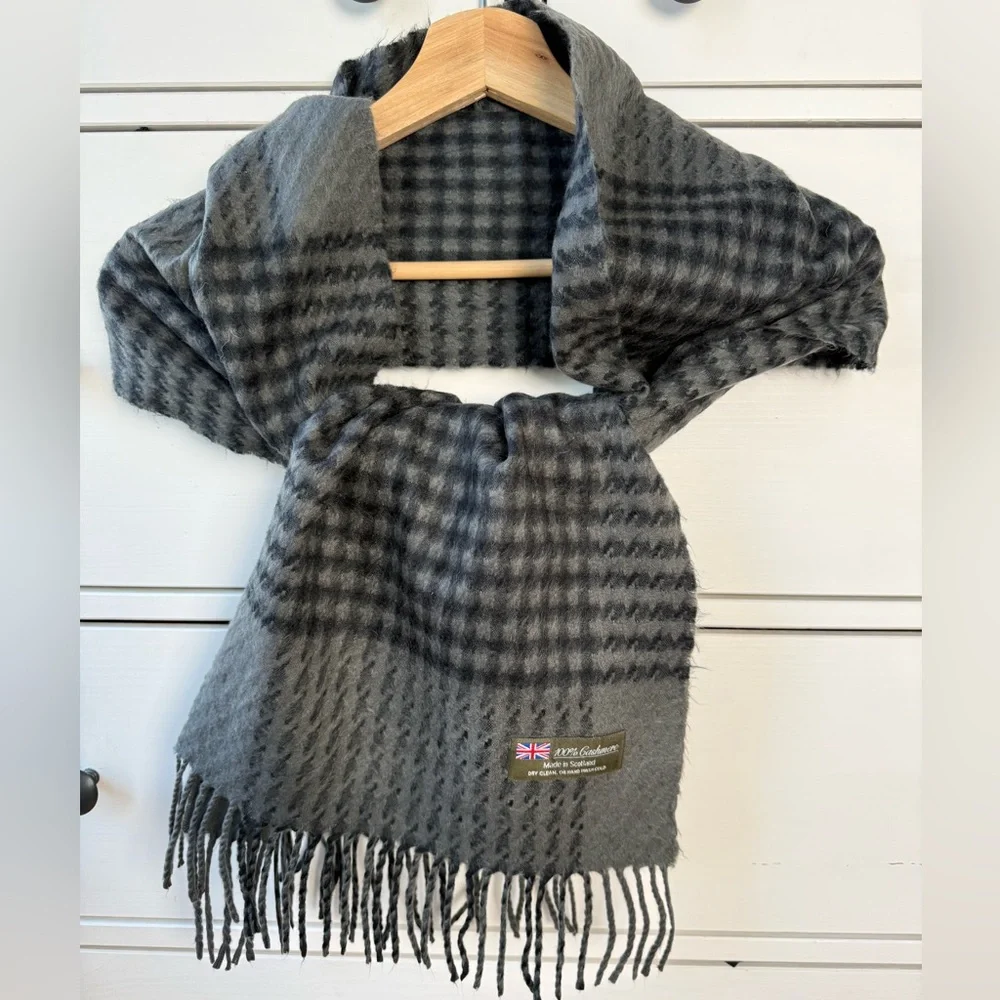 100% Cashmere Scarf Made in Scotland Gray Plaid Fringe